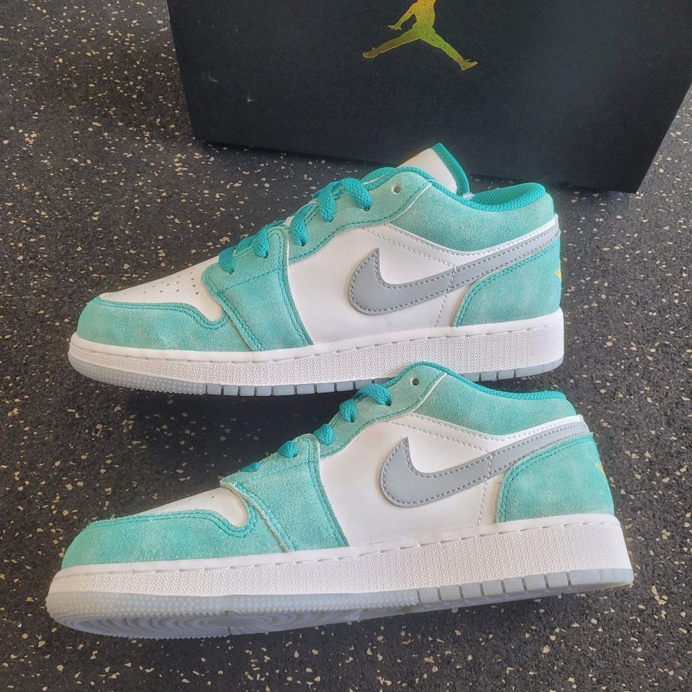 Nike Air Jordan 1 Low GS New Emerald Size 6.5Y/8W DO8244-301 - Picture 6 of 8